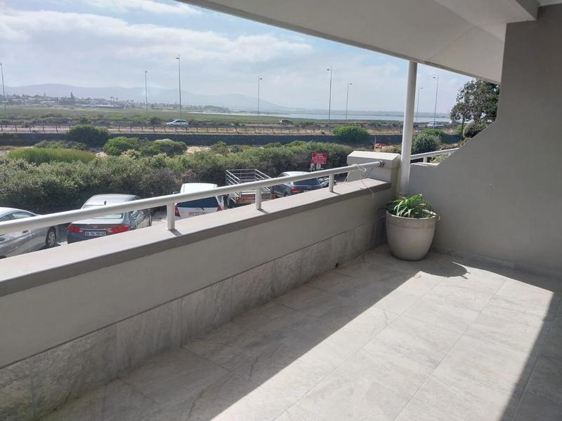 2 Bedroom Property for Sale in Bloubergstrand Western Cape